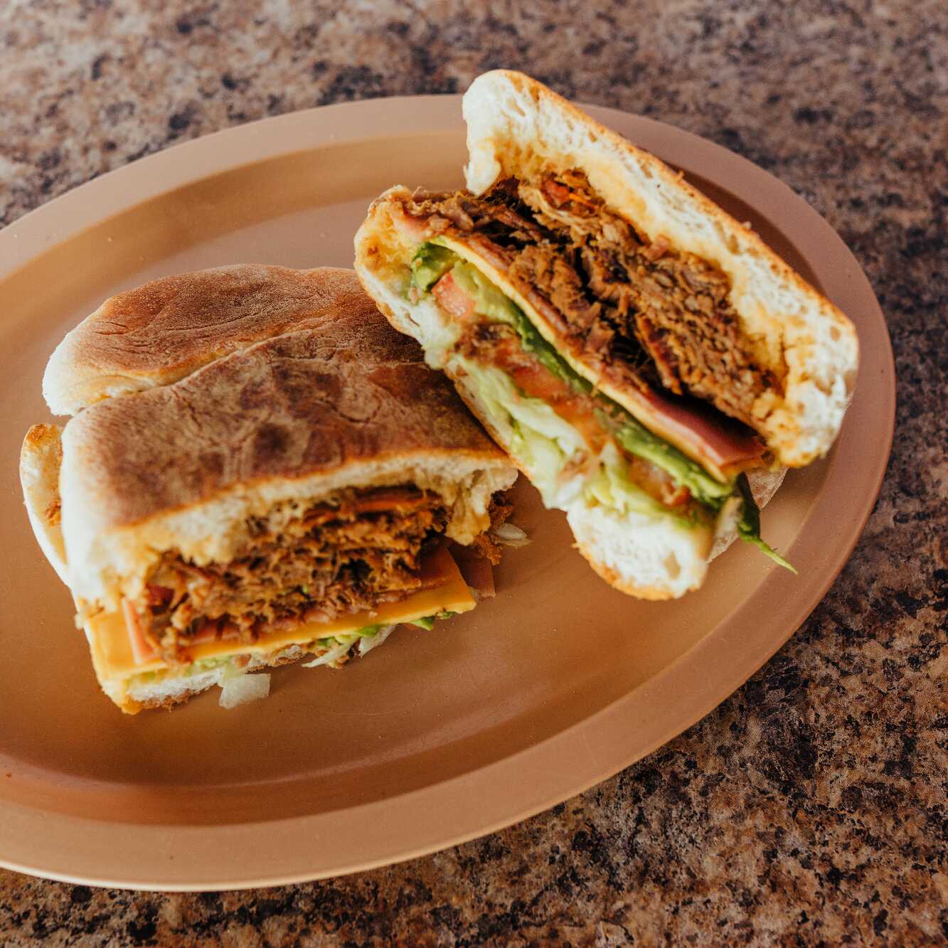 Torta de Lomo + Agua Fresca