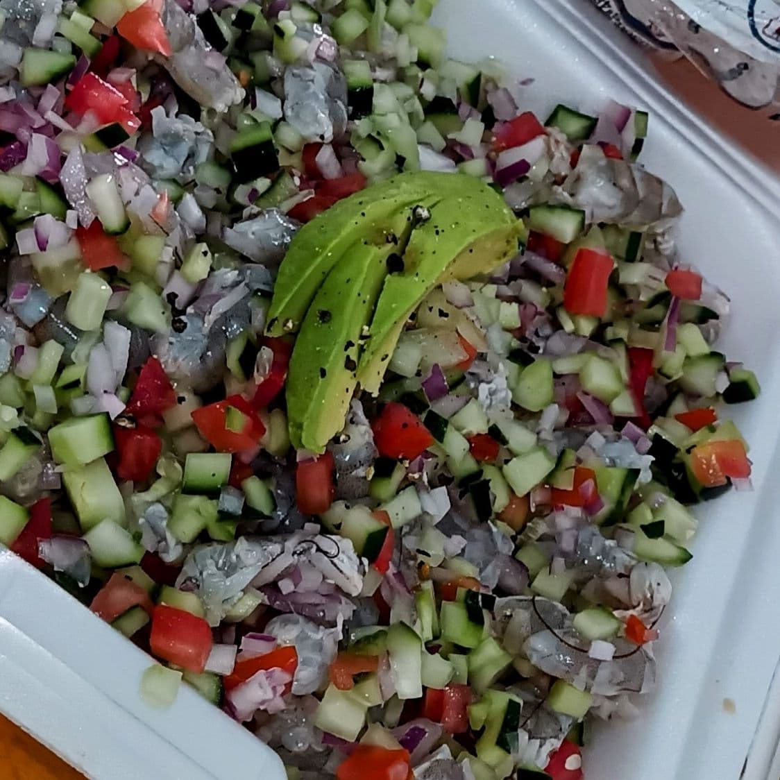 Ceviche de camarón crudo