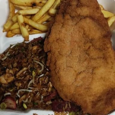 Arroz Cantonés con Filete de Pescado  鱼扒