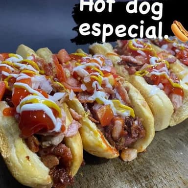 Combo 4 Hot Dog Especiales + Bebida a elección.