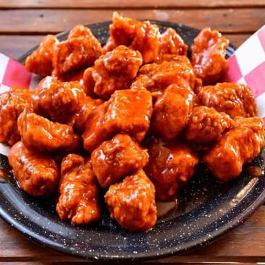 28 PIEZAS BONELESS.