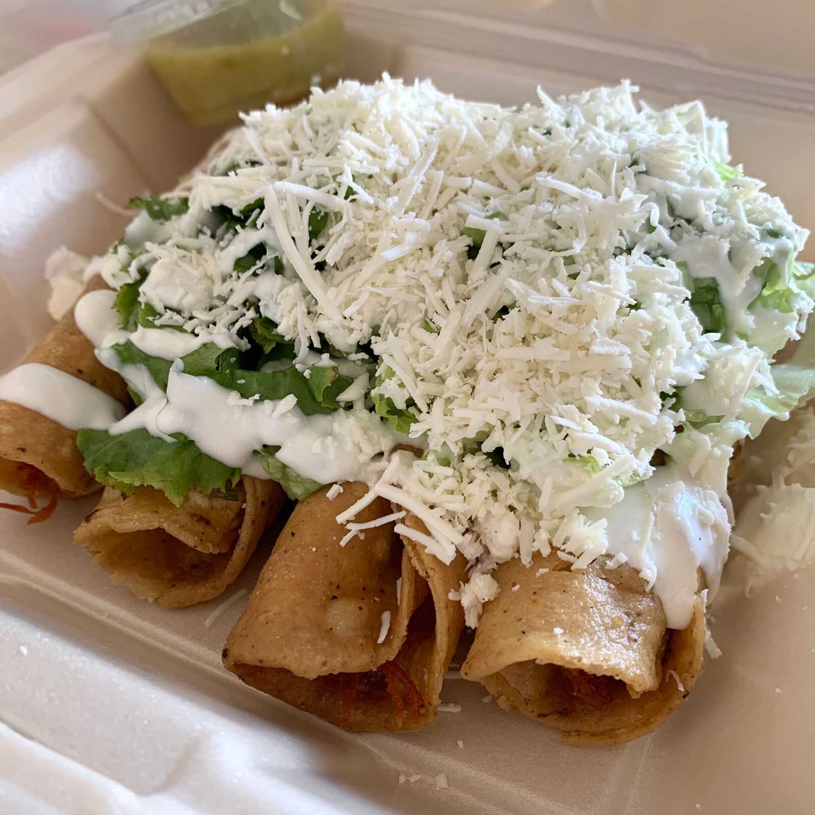 Tacos dorados de pollo