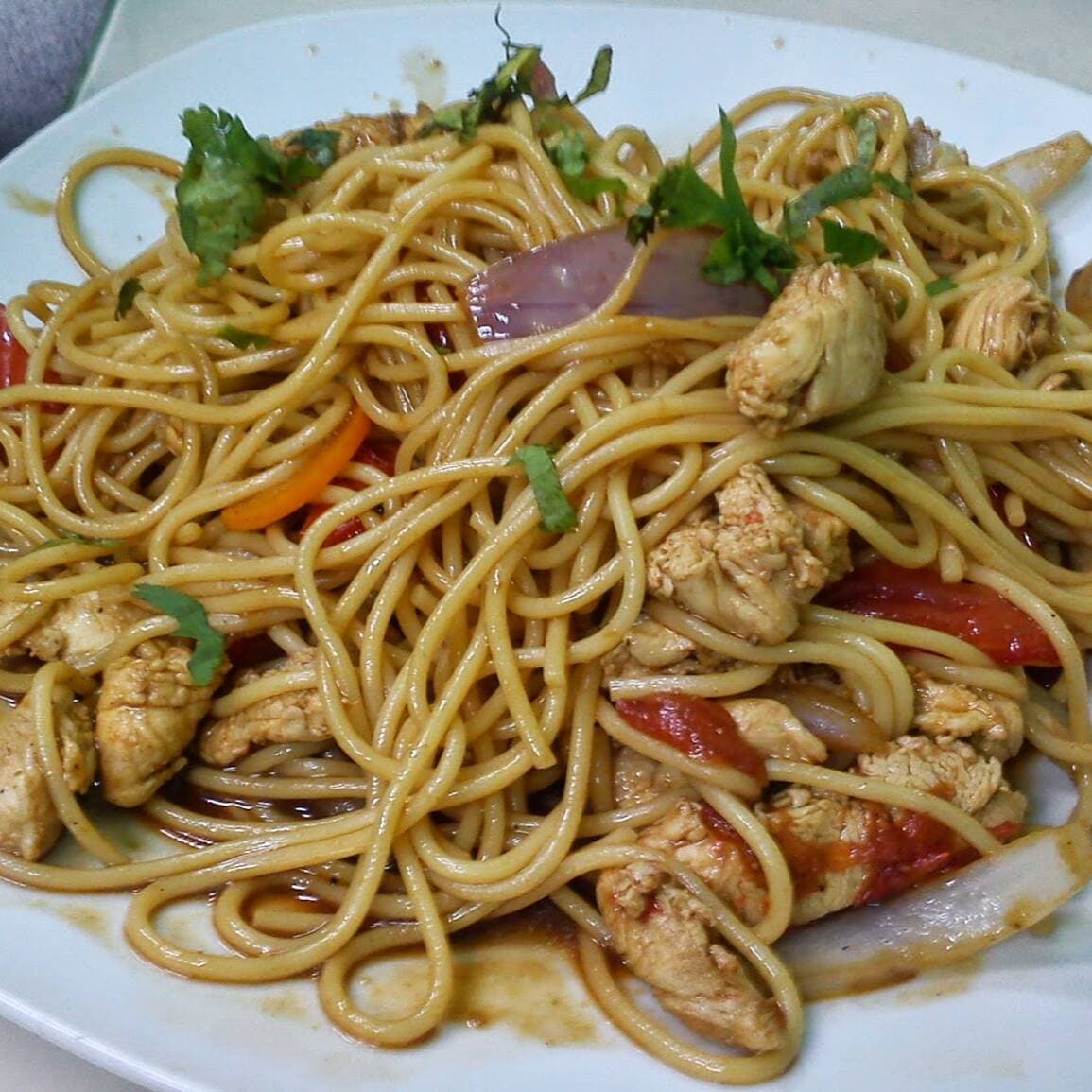 Tallarin Saltado de Pollo