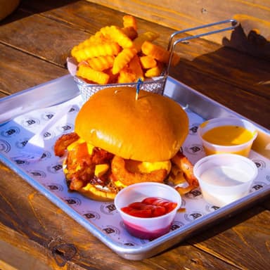 Hamburguesa Monchosa (Papas Gratis!)