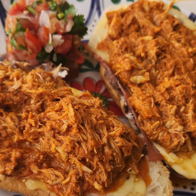 Molletes con Cochinita Pibil