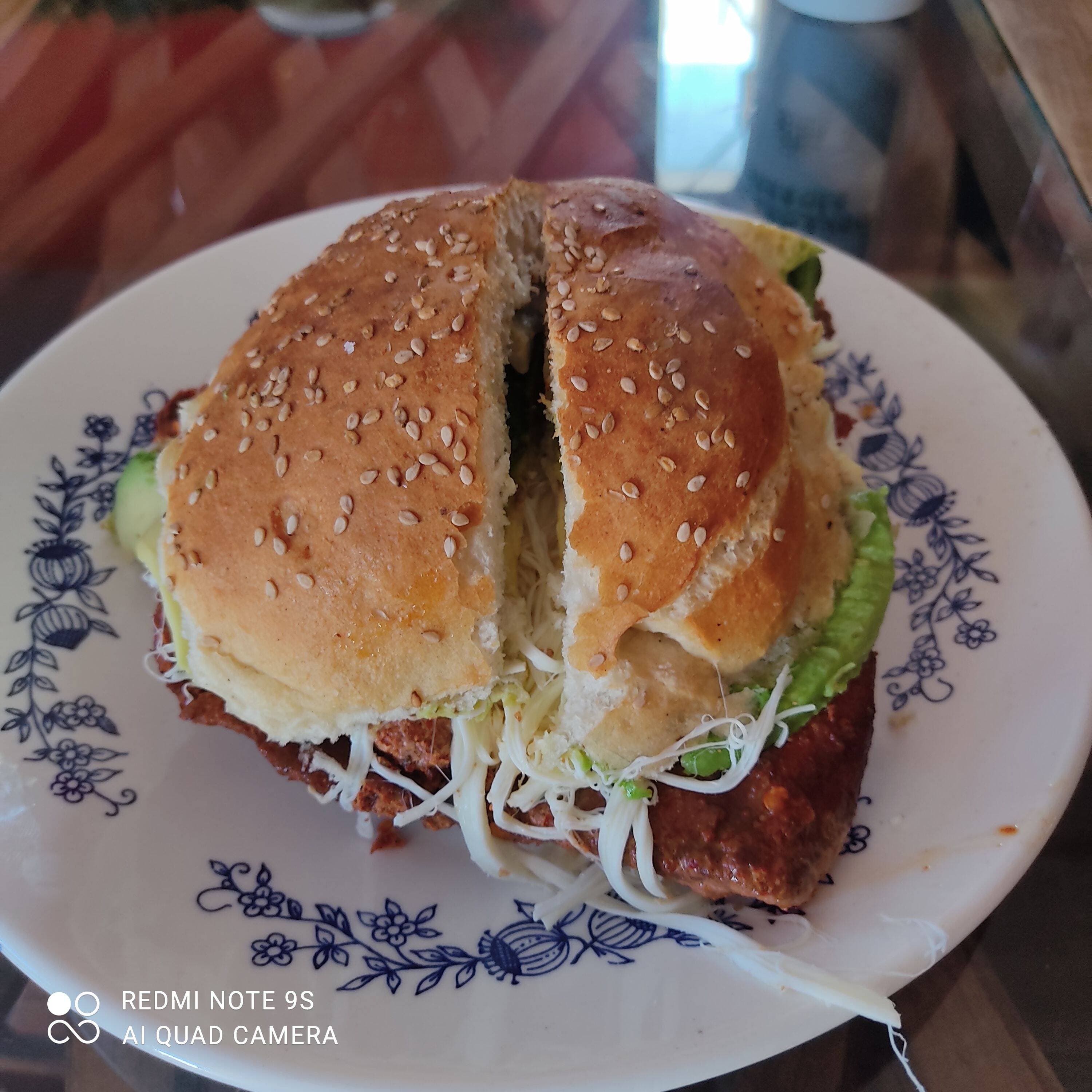 Cemita poblana  carne enchilada