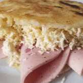 Arepa con Jamón y Queso
