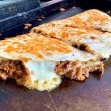 QUESABIRRIA DE TORTILLA DE HARINA