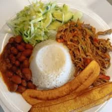 Ejecutivo con Carne Desmechada