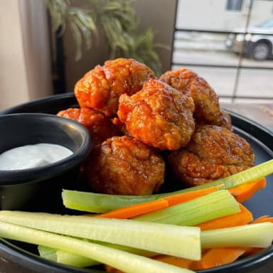 Boneless de 16pz con Papas.