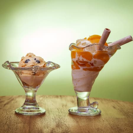 Duraznos Con Crema + Porción de Helado