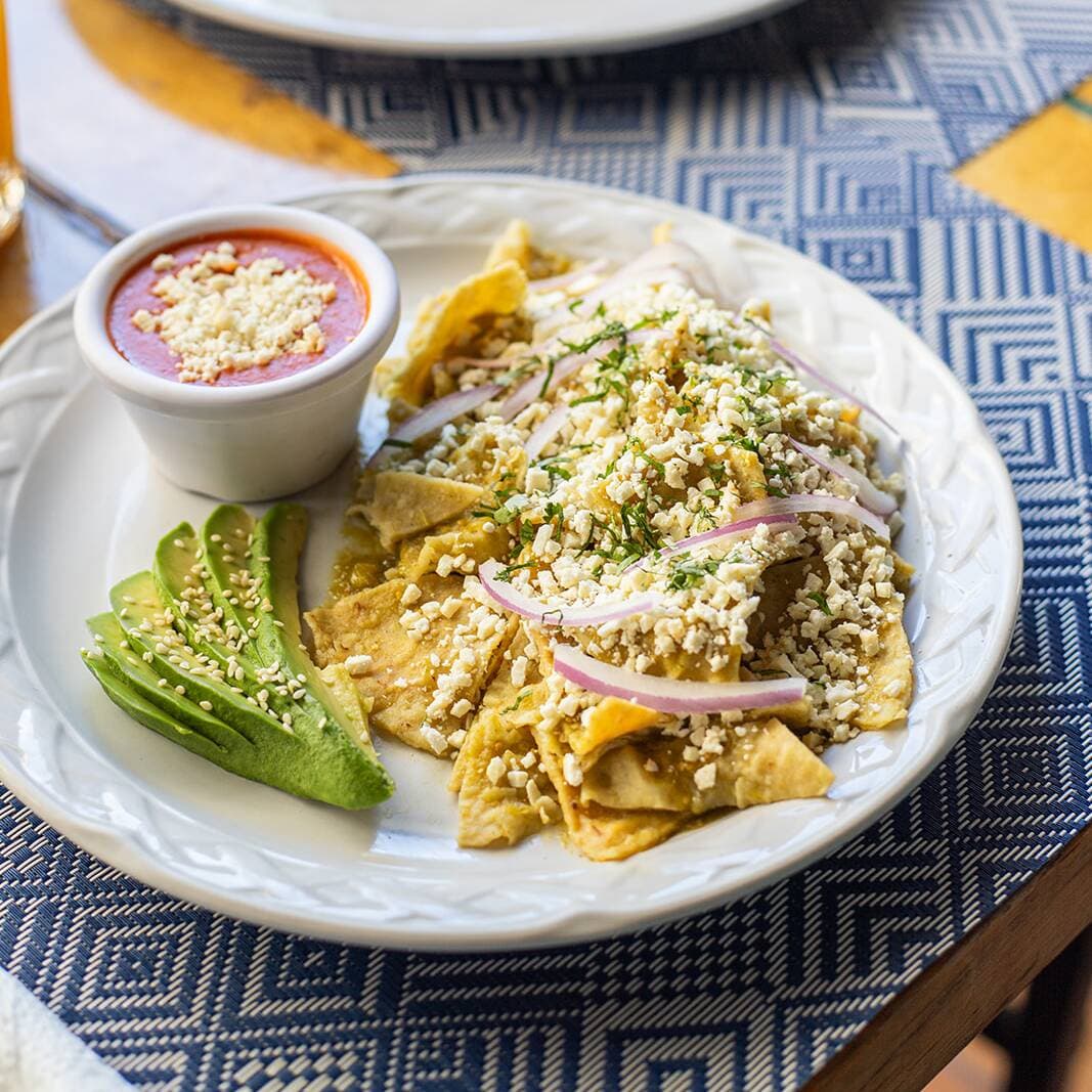 CHILAQUILES CON POLLO