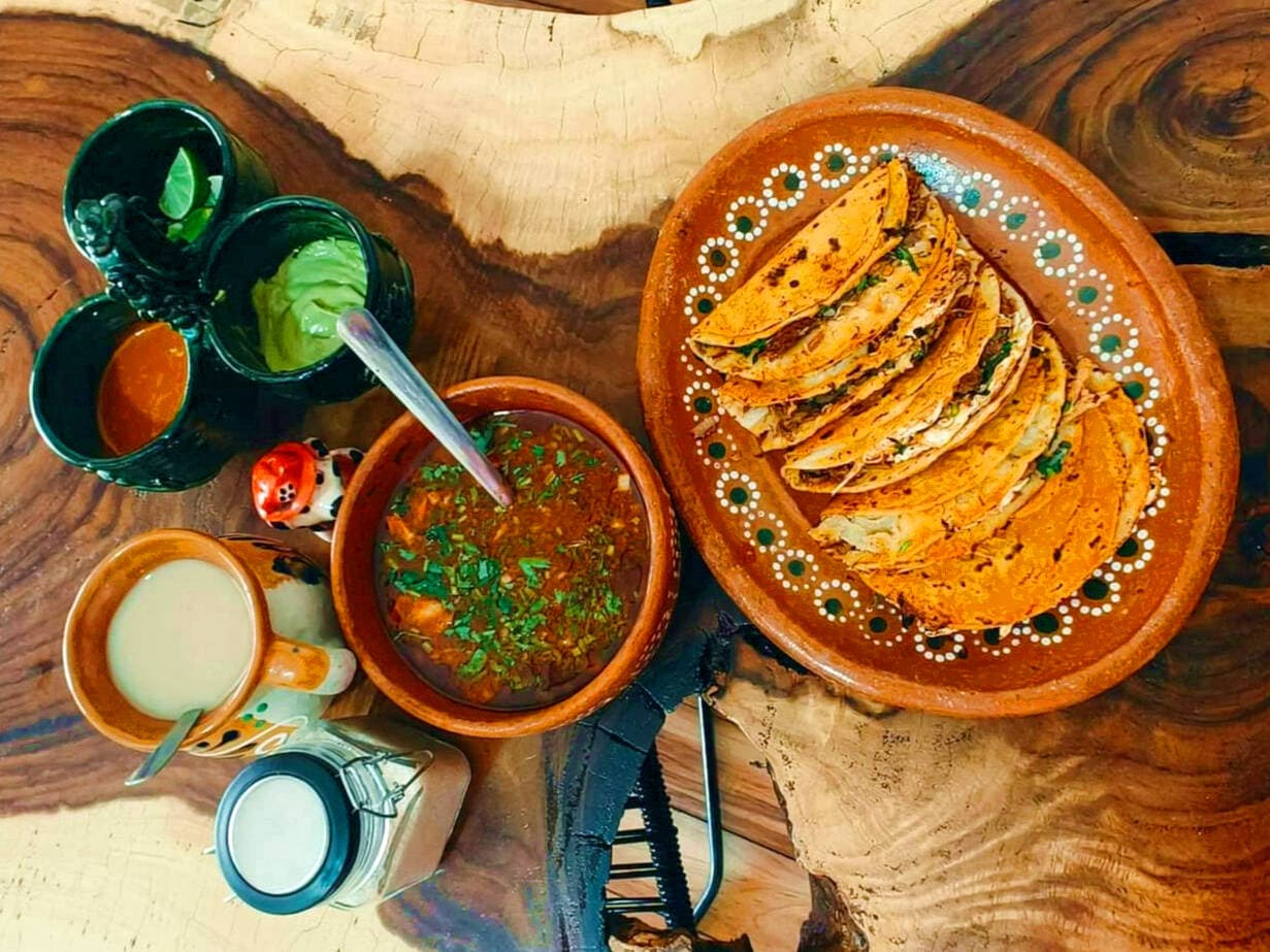Tacos de Birria "El Auténtico Estilo Tapatio"