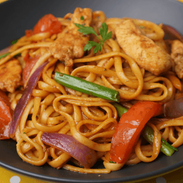 Tallarin Saltado con Pollo