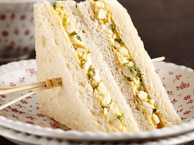 Sandwich Omelette De Jamón y Queso