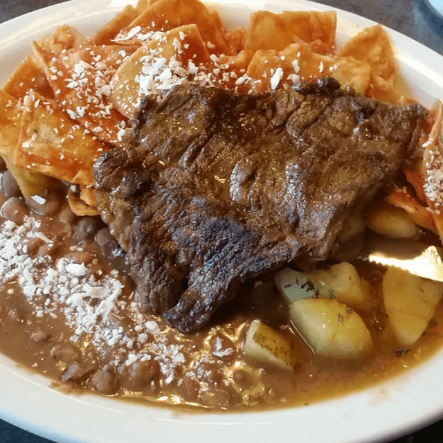 Chilaquiles con Carne Asada