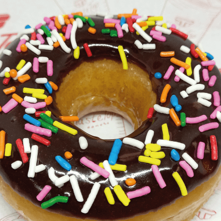 Dona Chocolate con Chispas de Colores