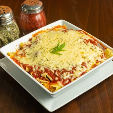Rigatoni en Salsa Roja con Carne Molida