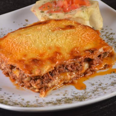 Lasagna de Carne + Bebida