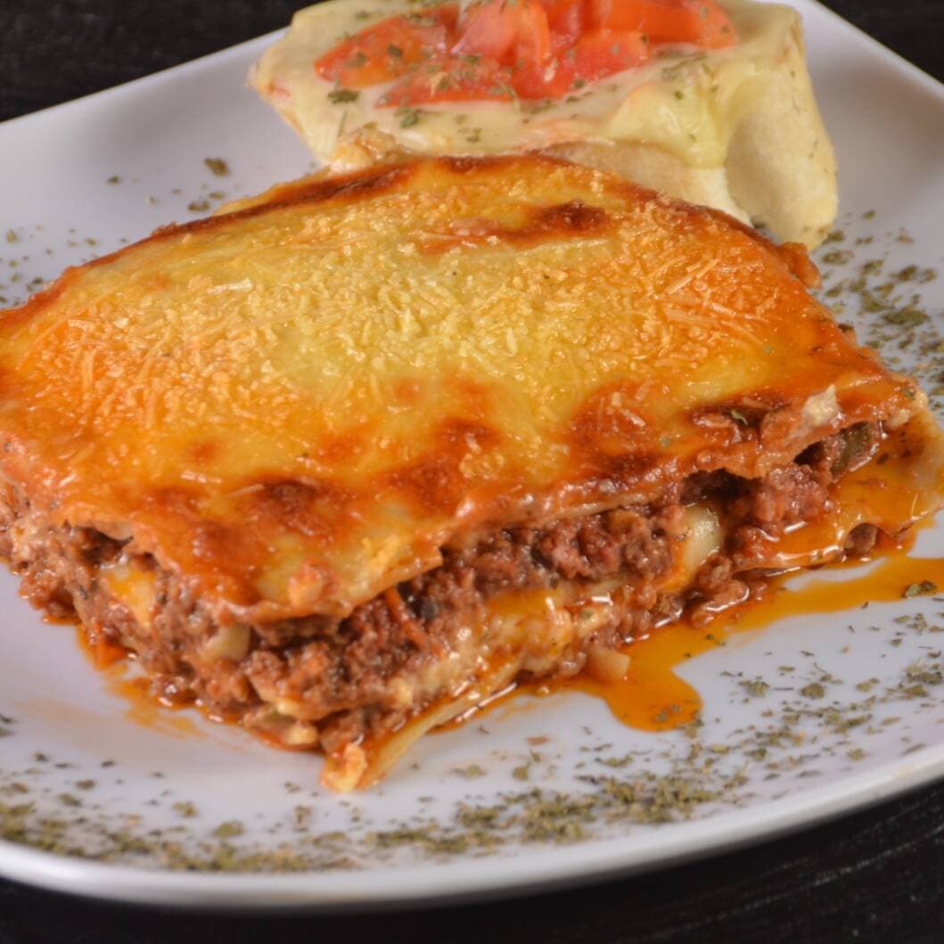 Lasagna de Carne + Bebida