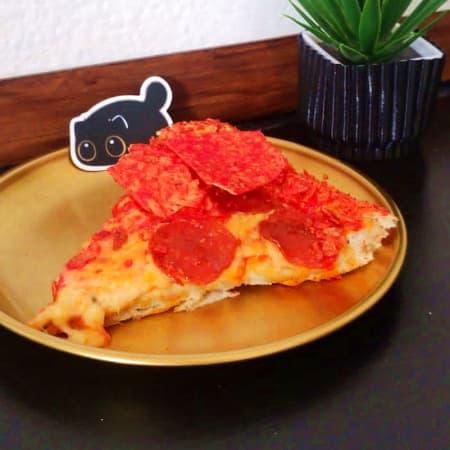 Pizza Pepperoni con Orilla de Doritos