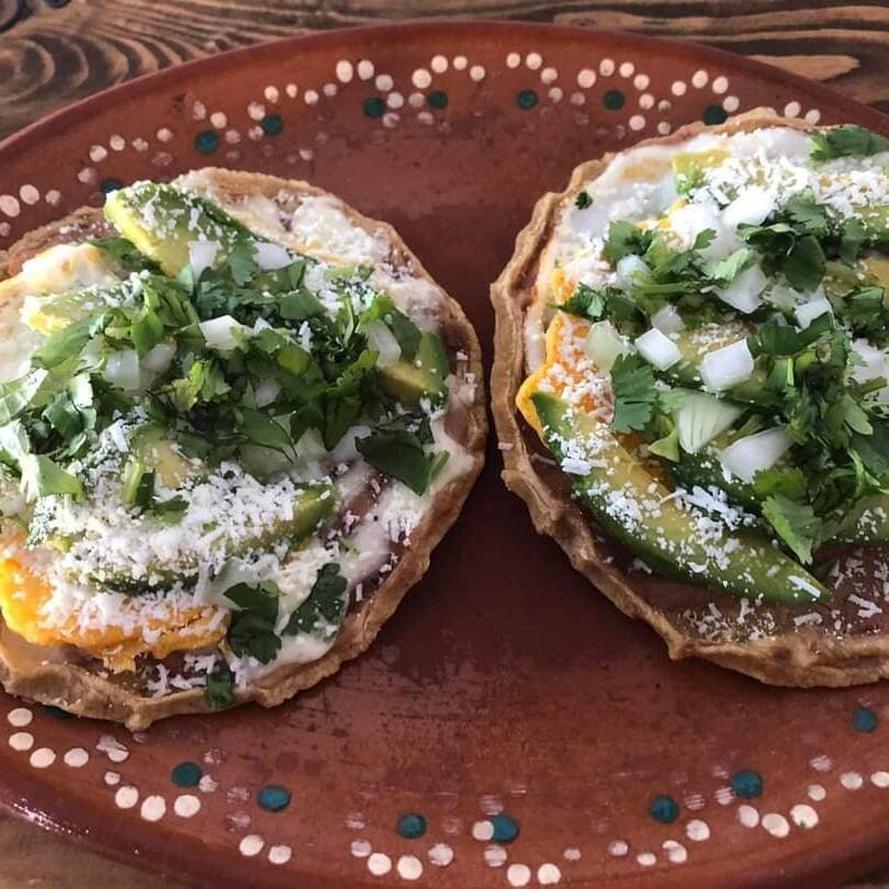 Sope con Huevo Estrellado