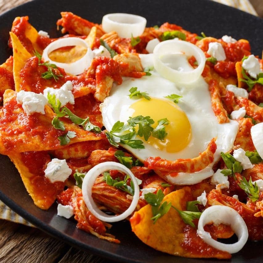 COMBO CHILAQUILES VERDES O ROJOS