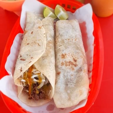 2 Burritos con Refresco