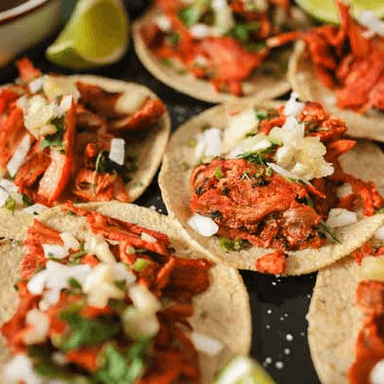Cuatro Tacos Al Pastor de Maiz + Agua Jamaica
