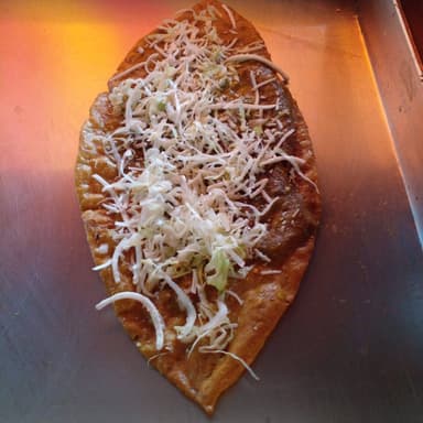 Huarache Bistec con Longaniza