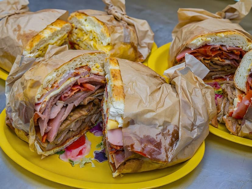 La Escondida Super Tortas