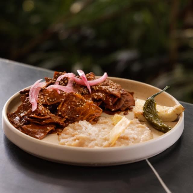 CHILAQUILES ENMOLADOS