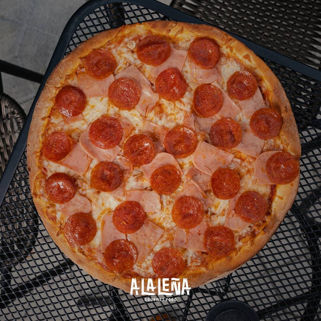 PIZZA A LA LEÑA