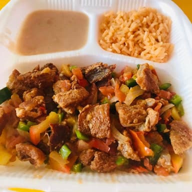 Chicharrón en Salsa Roja