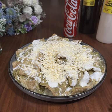 Chilaquiles Sencillos + Jugo o Fruta