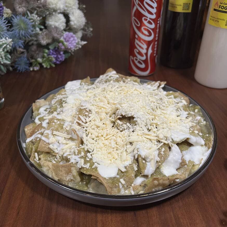 Chilaquiles Sencillos + Jugo o Fruta