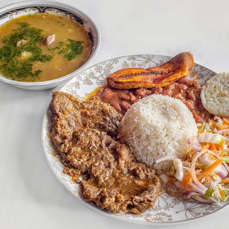Caldo Costilla, Bistec y Frijol
