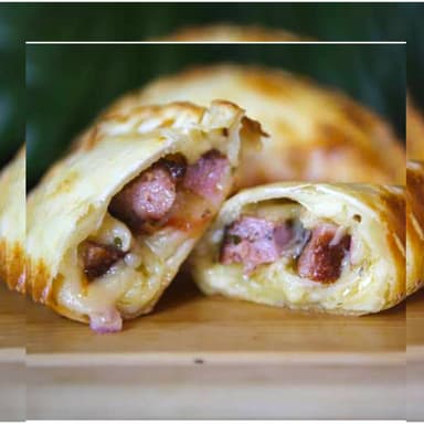 Empanada de Chorizo Argentino y Queso