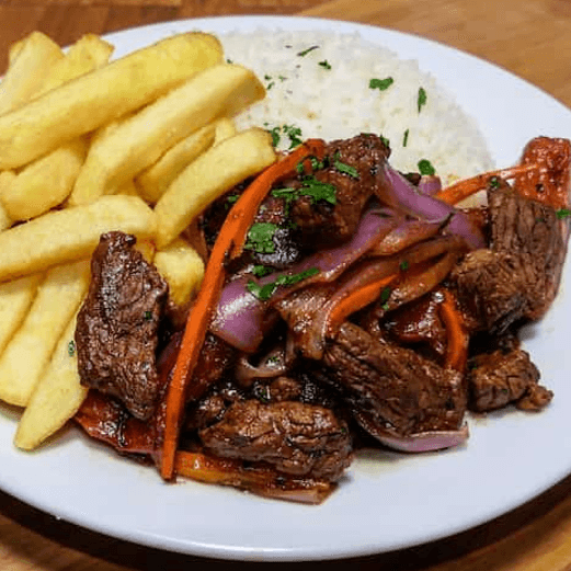 Lomo Saltado de Carne + Pepsi 300 Ml