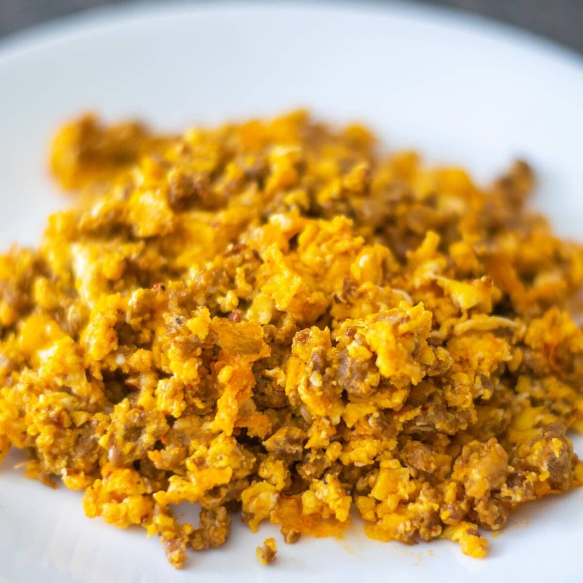HUEVO CON CHORIZO