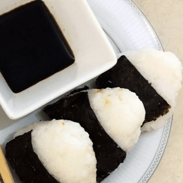 ONIGUIRI QUESO CREMA+ CHIPOTLE