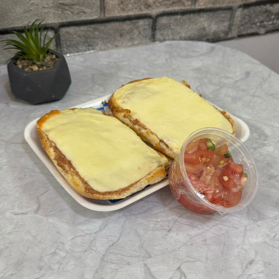 Molletes Frijoles