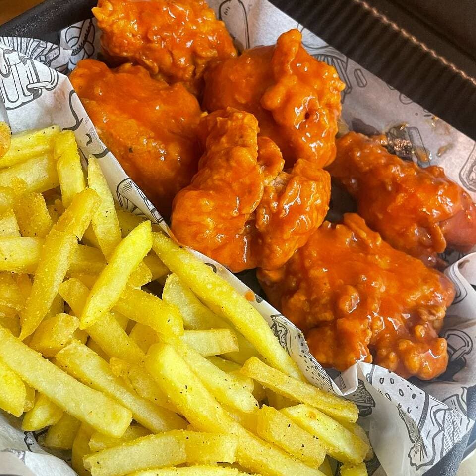 COMBO 6 Boneless + Papas y bebida