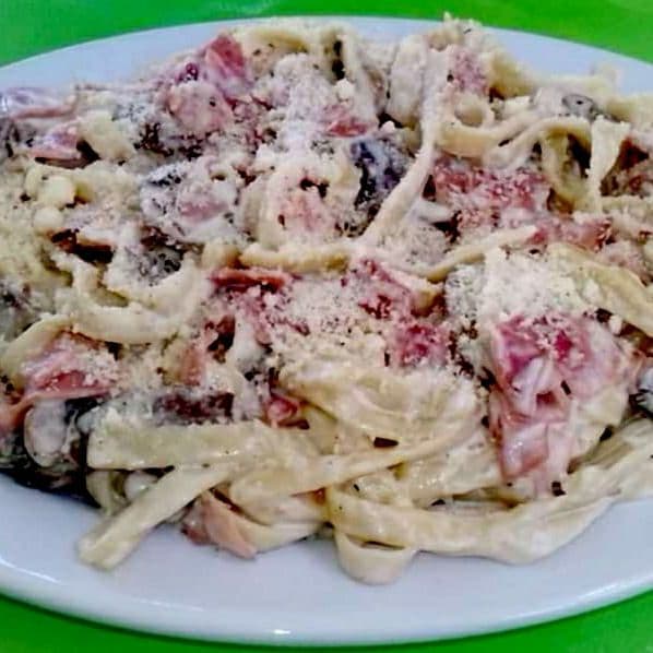 Pasta con Jamón y Champiñones.