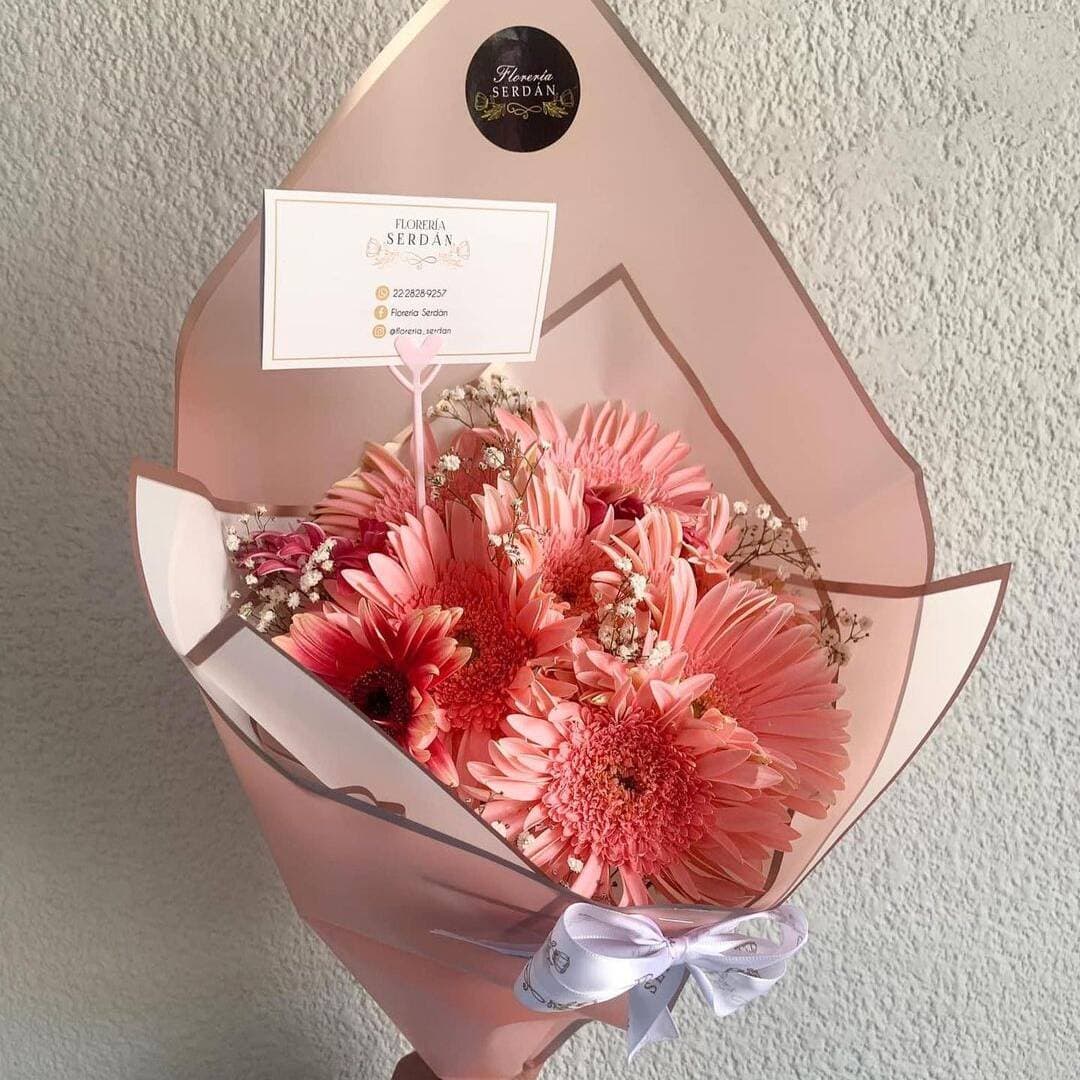 12 Gerberas