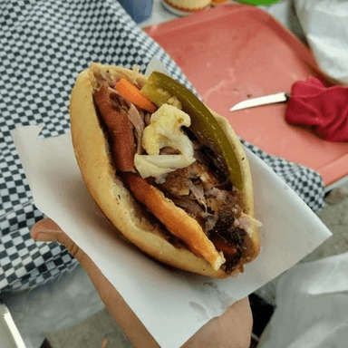 Bolillo con Relleno de Puerco