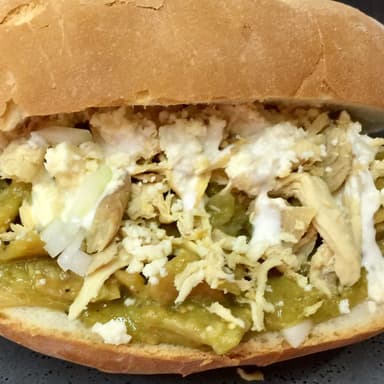 Torta de chilaquiles