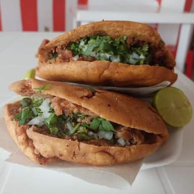 Gorditas de Carnitas.