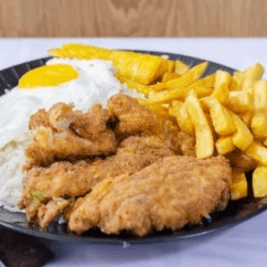 Milanesa con Arroz y Papas Fritas a lo Pobre