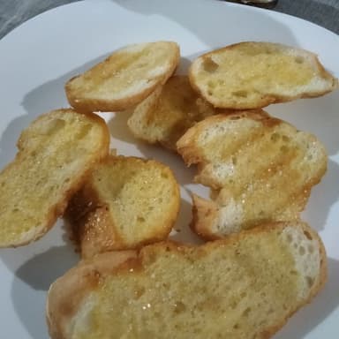 Pan tostado con mantequilla